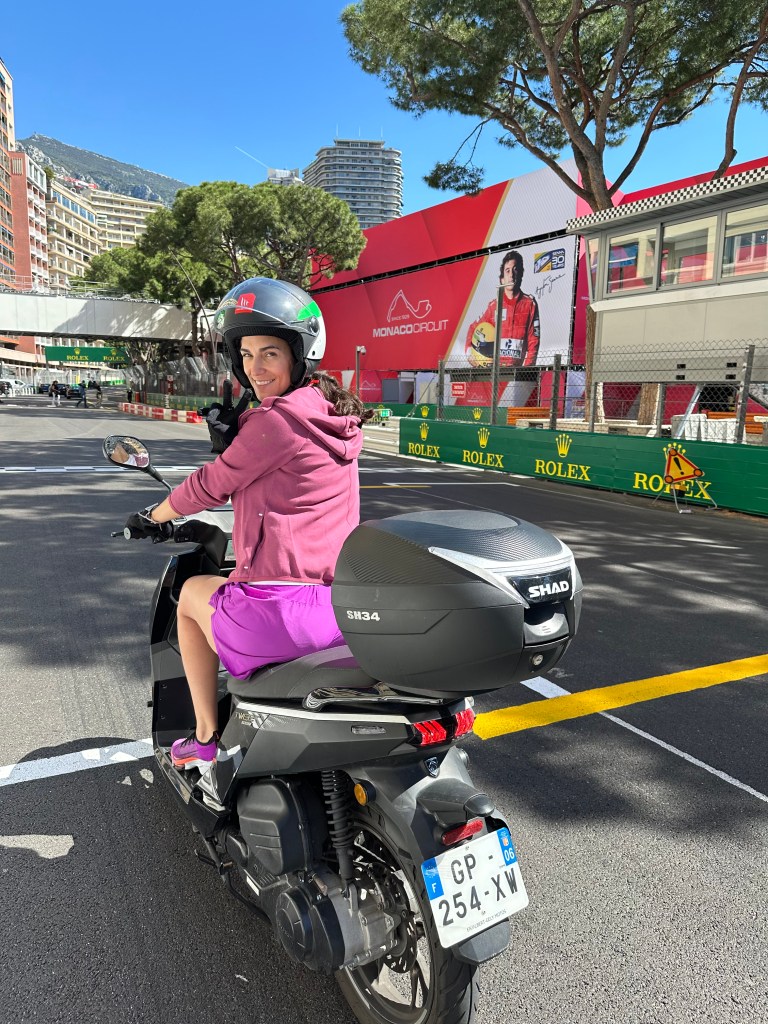 Riviera 2 Roues en pôle position pour le Grand Prix de Monaco. Location de scooter Monaco.